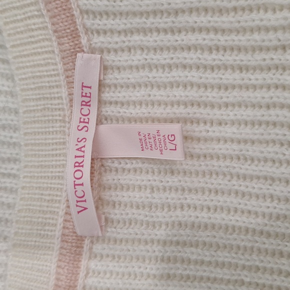 VICTORIA'S SECRET Ivory White Scoop Neck Sweater - Picture 5 of 9